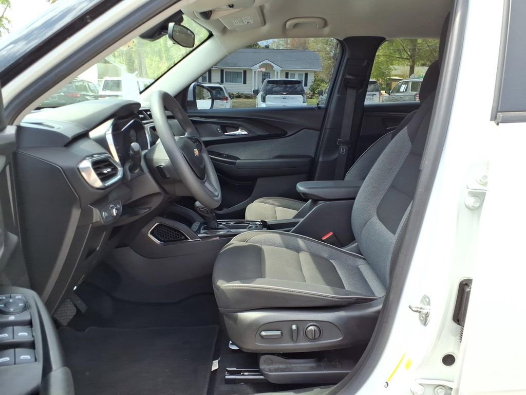 Used 2023 Chevrolet TrailBlazer LT FWD image 14