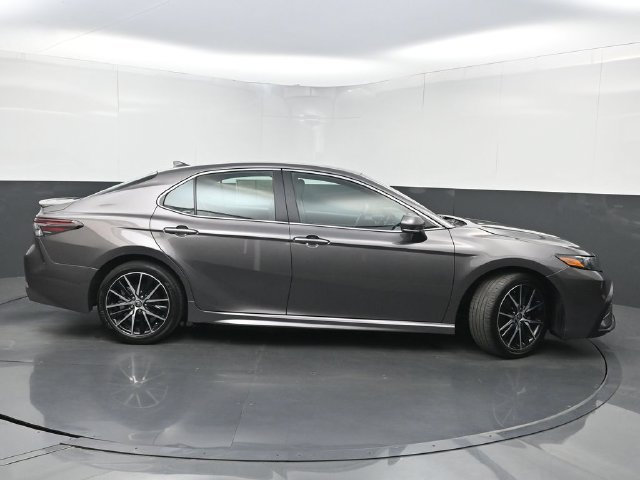 Used 2024 Toyota Camry SE FWD image 2