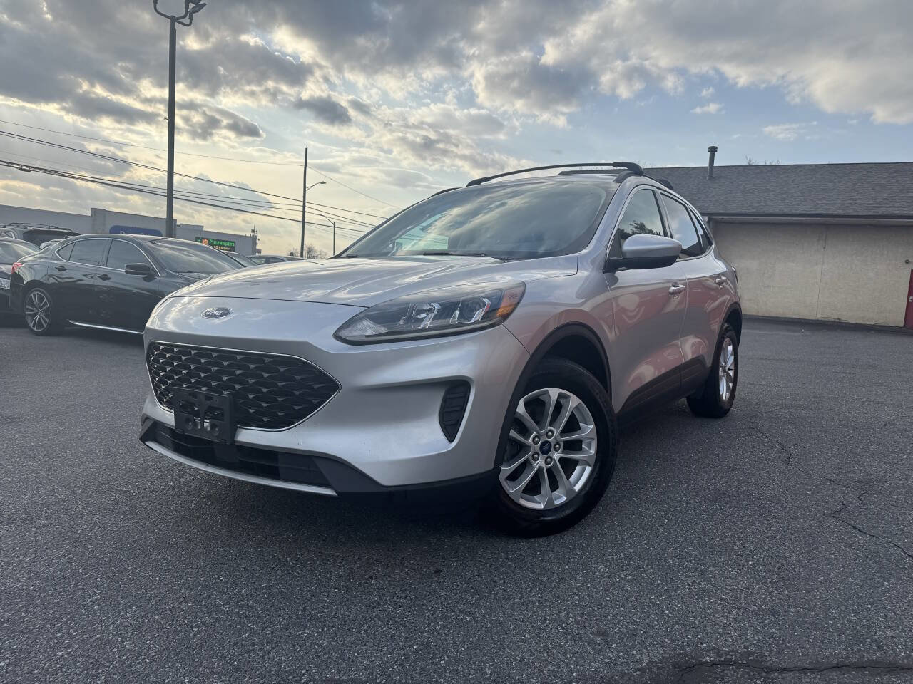 Used 2020 Ford Escape SE image 2