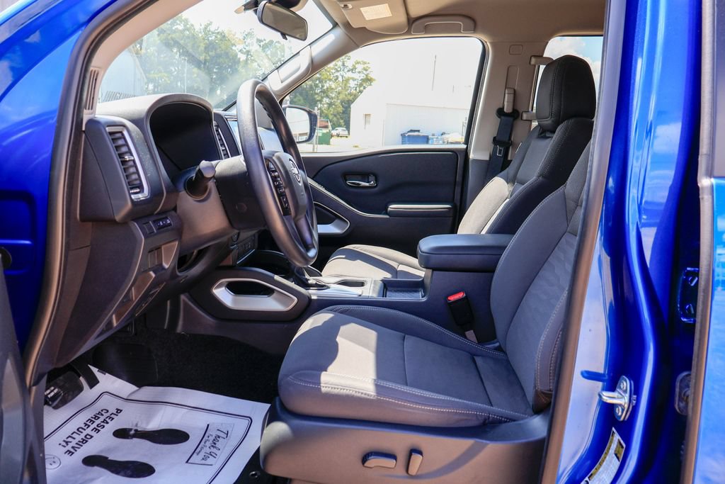 Used 2024 Nissan Frontier SV RWD image 7