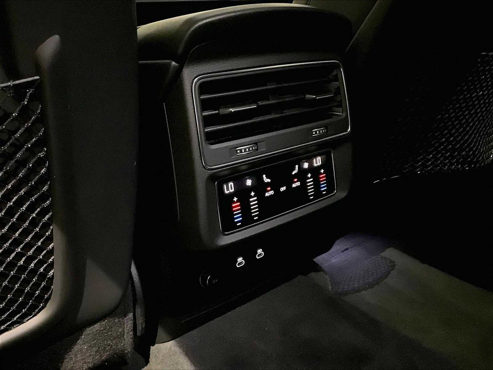 Used 2022 Audi Q8 Premium Plus w/ Premium Plus Package image 30