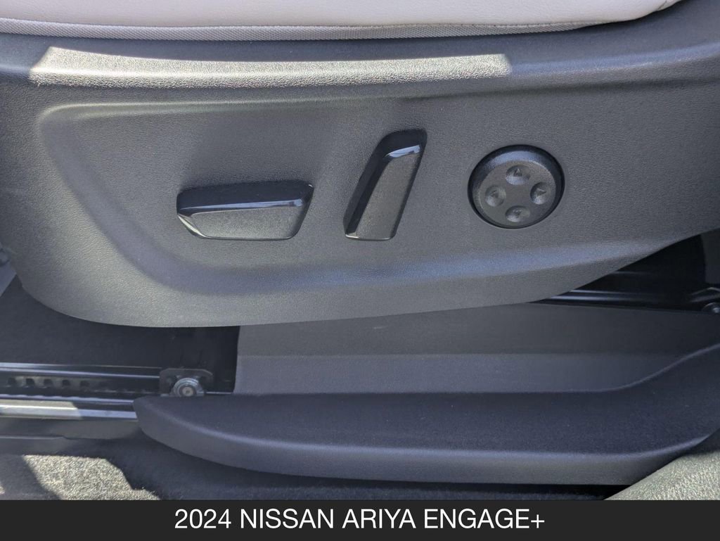 Used 2024 Nissan Ariya AWD image 15