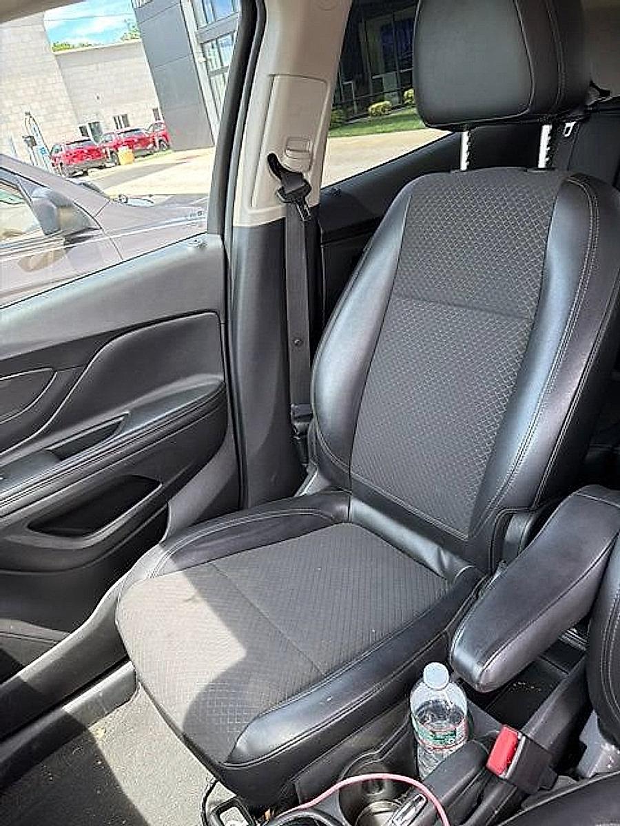 Used 2019 Buick Encore Preferred AWD/4WD image 17