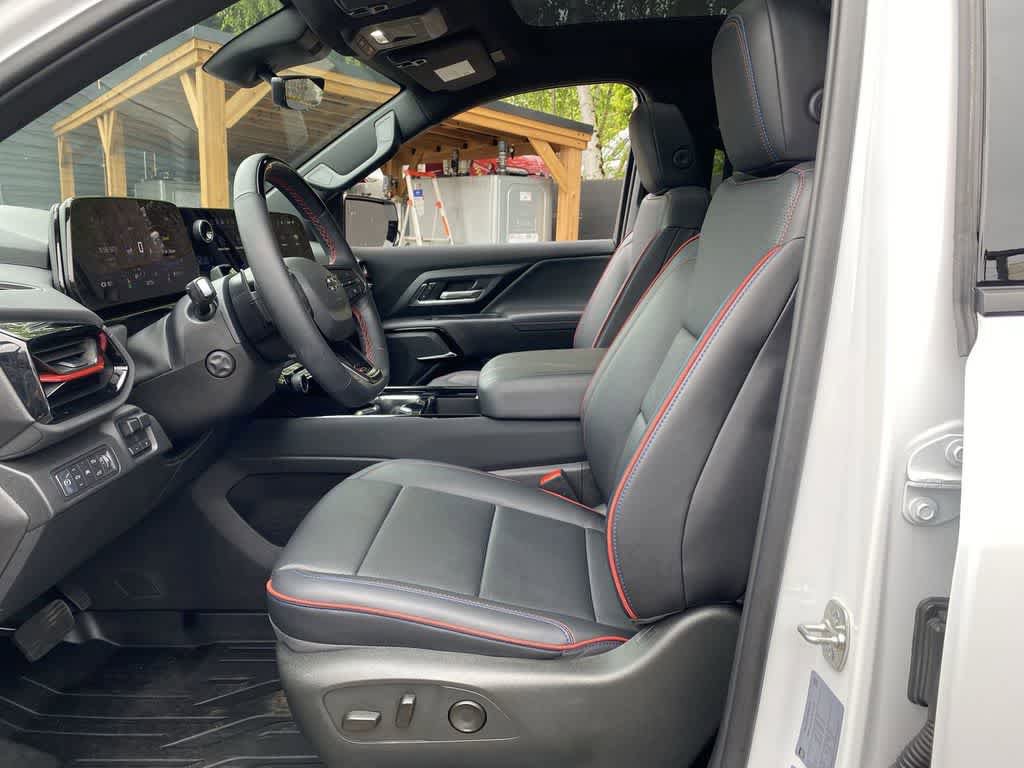 Used 2025 Chevrolet Silverado EV RST AWD/4WD image 13