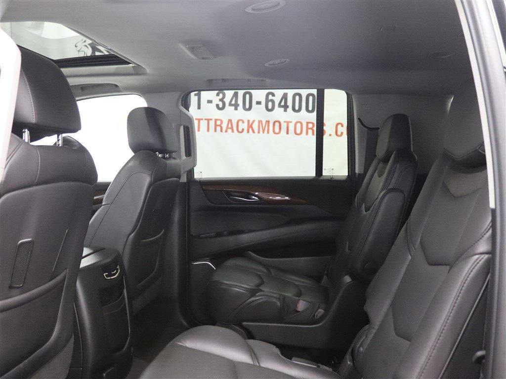 Used 2018 Cadillac Escalade ESV Luxury AWD/4WD image 15