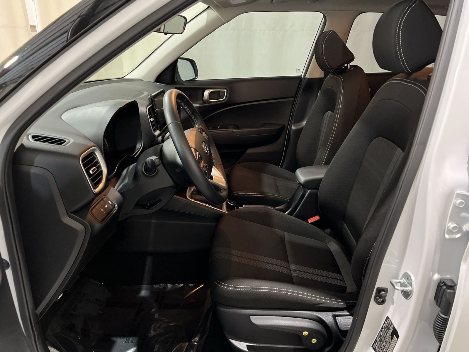 Used 2022 Hyundai Venue SEL FWD image 26