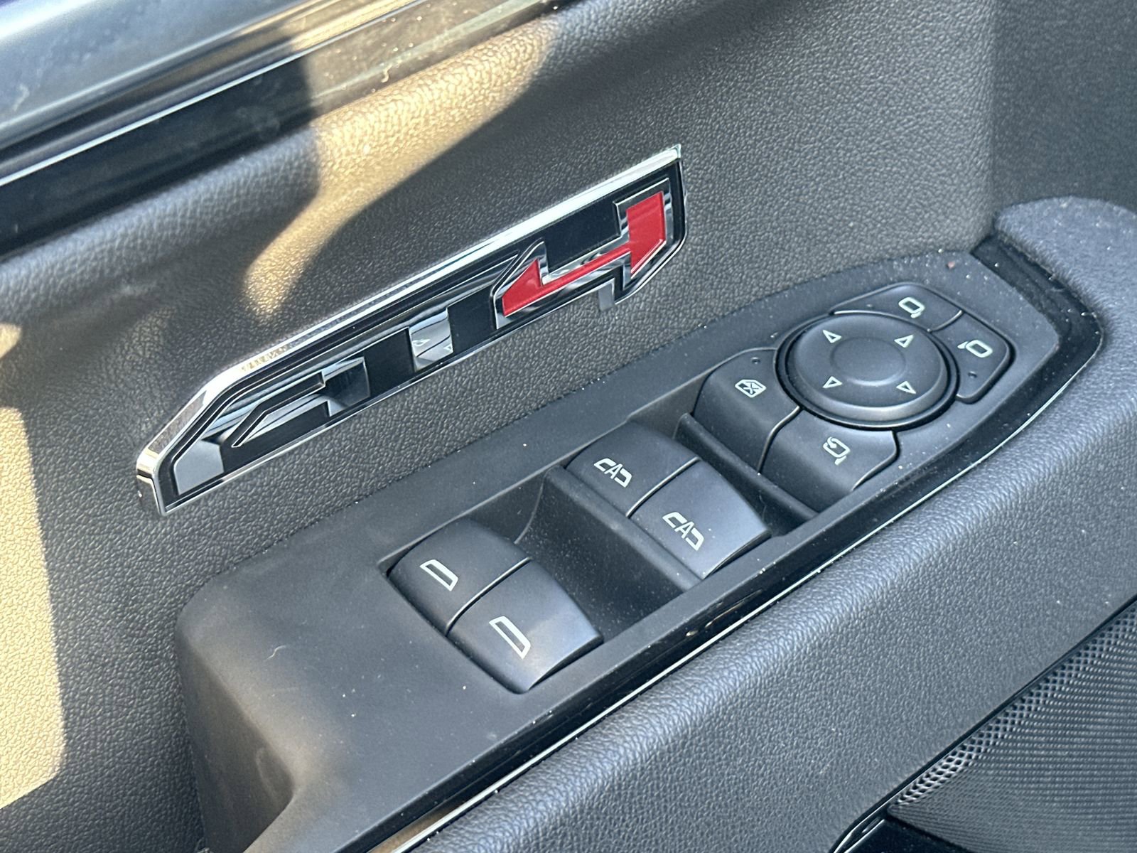Used 2025 GMC Sierra 1500 AT4 image 15