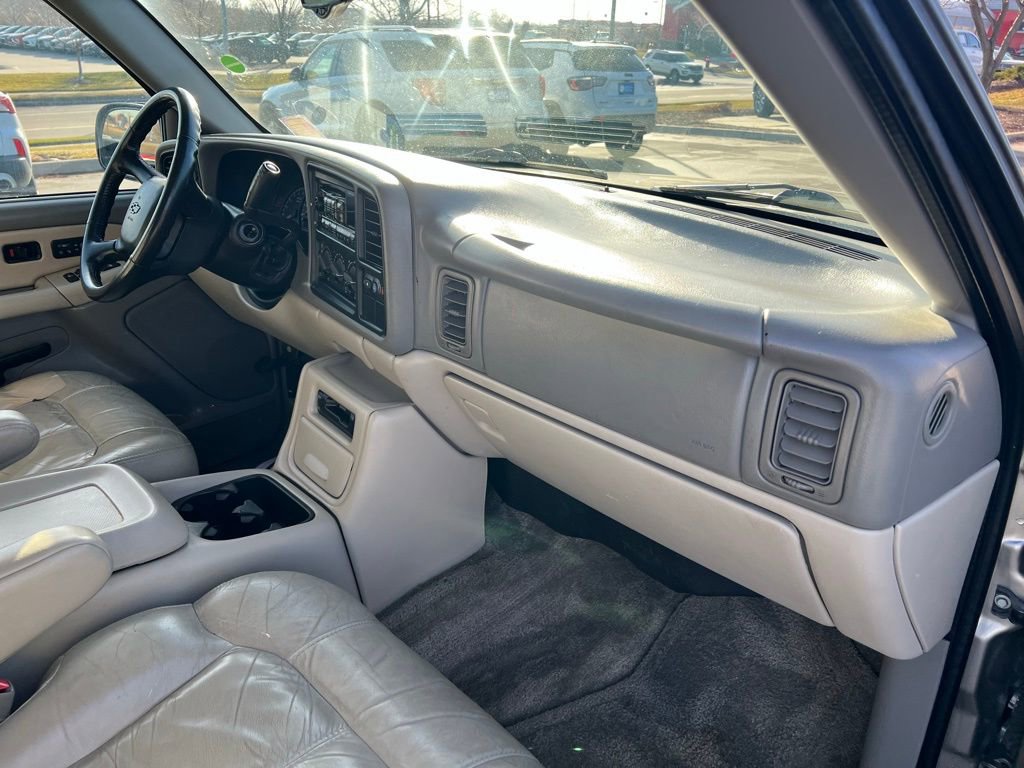 Used 2002 Chevrolet Suburban LT image 29