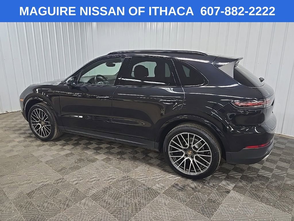 Used 2022 Porsche Cayenne Platinum Edition image 4
