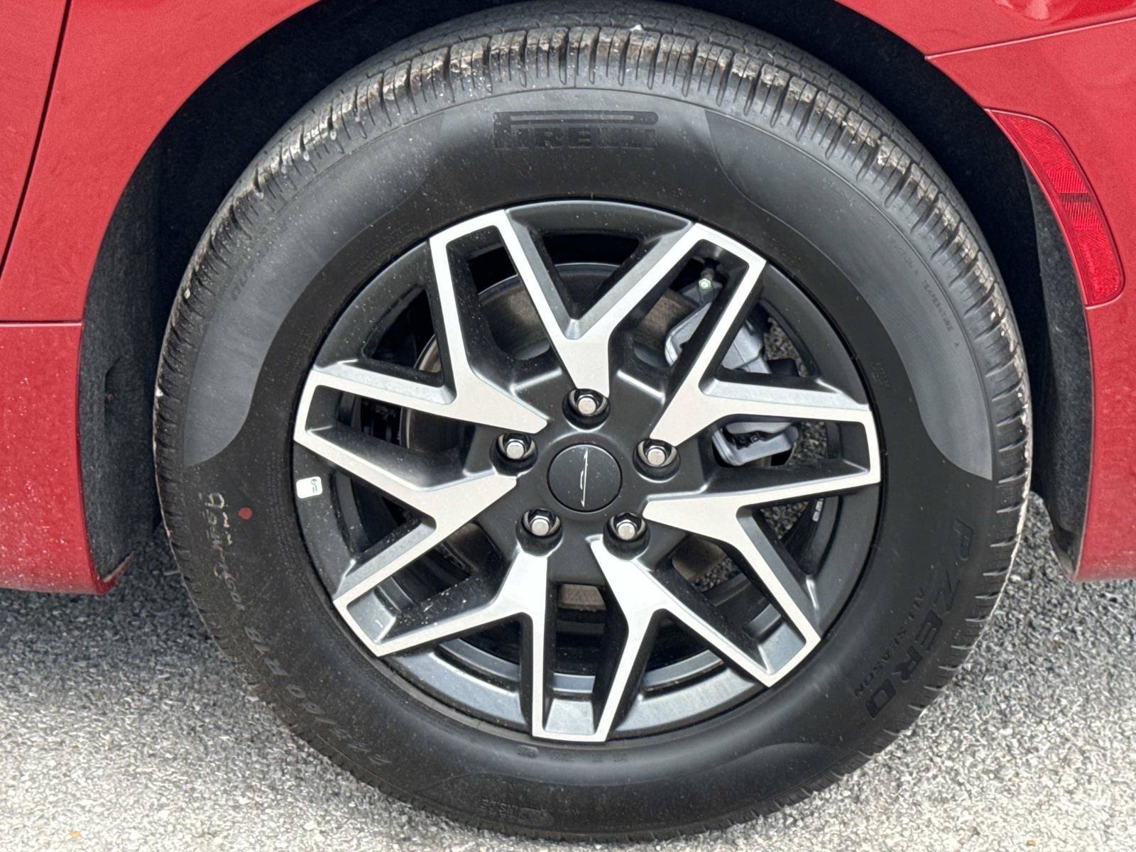 New 2027 Chrysler Pacifica Limited FWD image 9