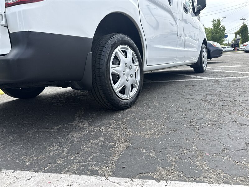Used 2014 Nissan NV200 FWD image 5