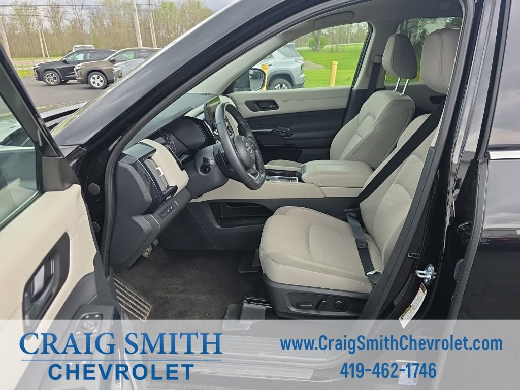Used 2025 Nissan Pathfinder SV FWD image 10