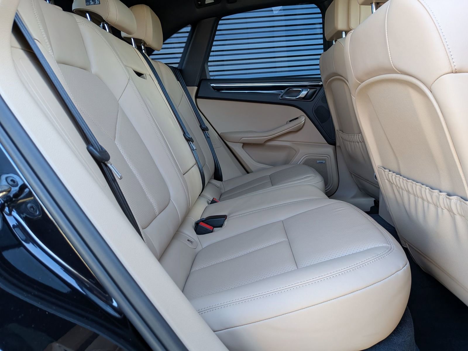 Certified 2025 Porsche Macan image 24