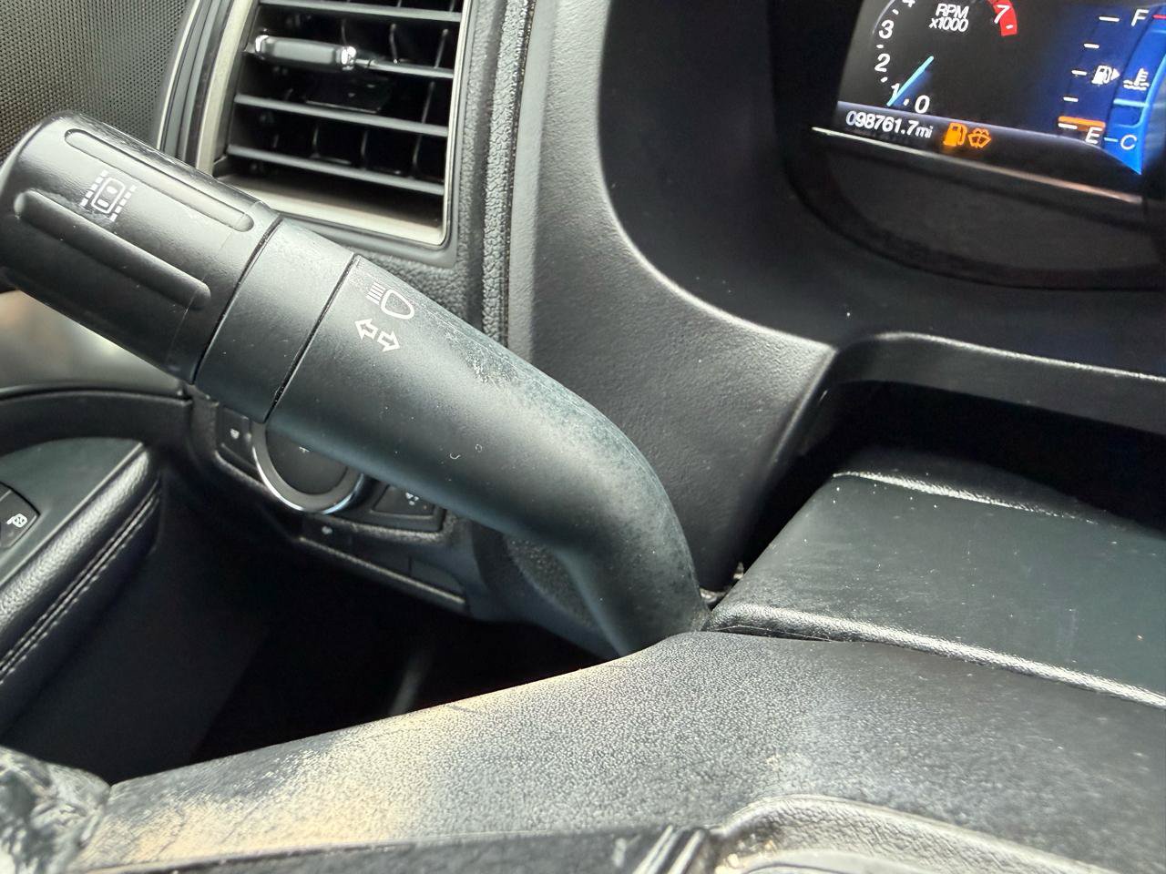 Used 2018 Ford Explorer XLT w/ Equipment Group 202A FWD image 25