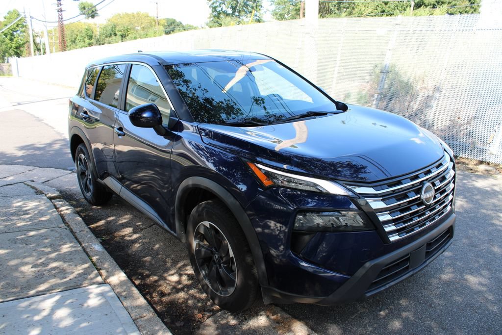 Used 2024 Nissan Rogue SV FWD image 4