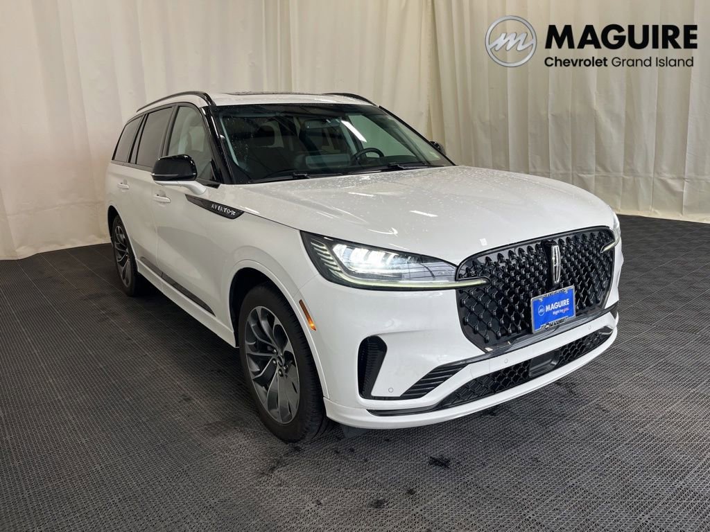 Used 2025 Lincoln Aviator AWD w/ Jet Appearance Package image 31