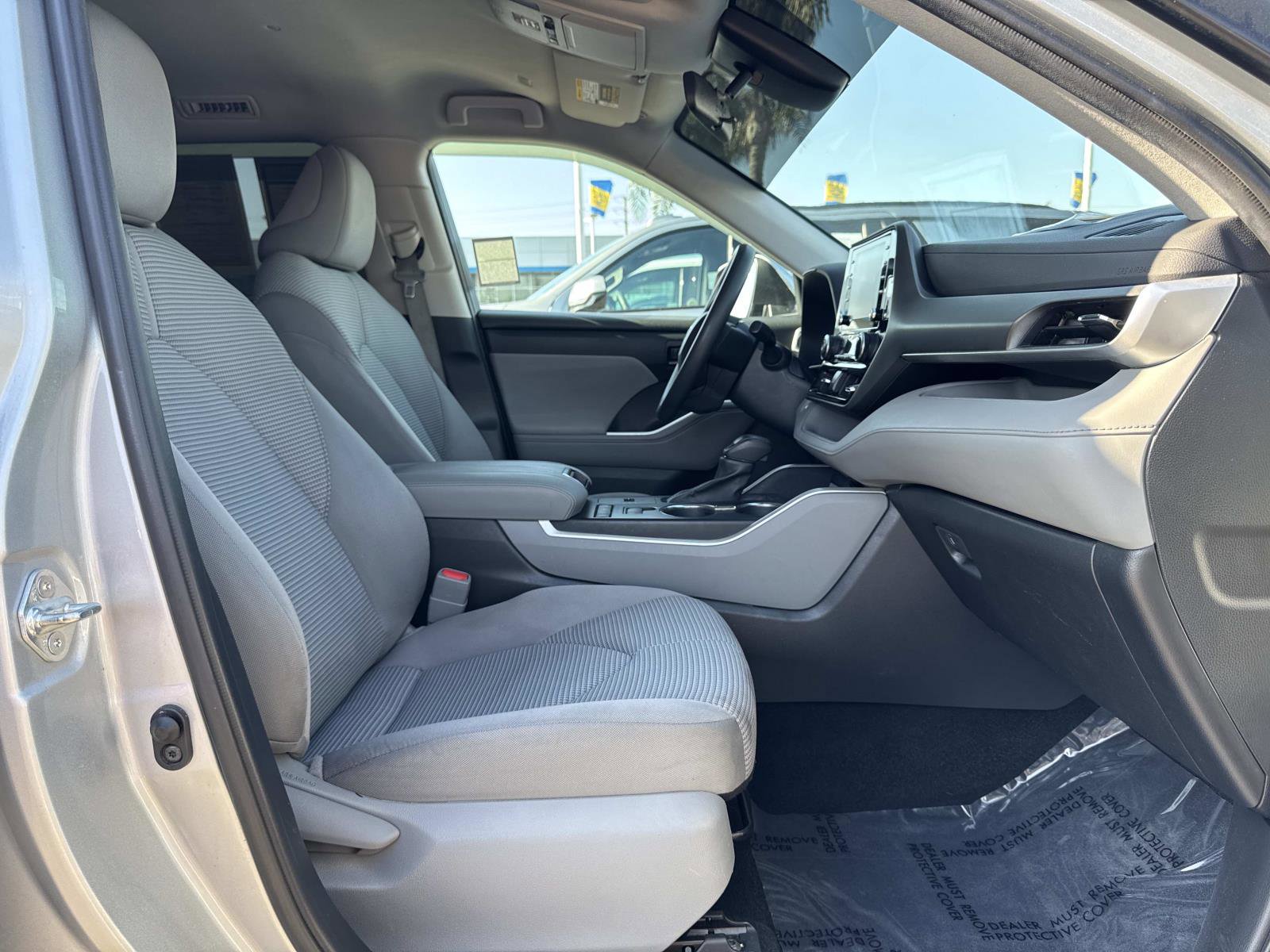 Used 2021 Toyota Highlander L image 28