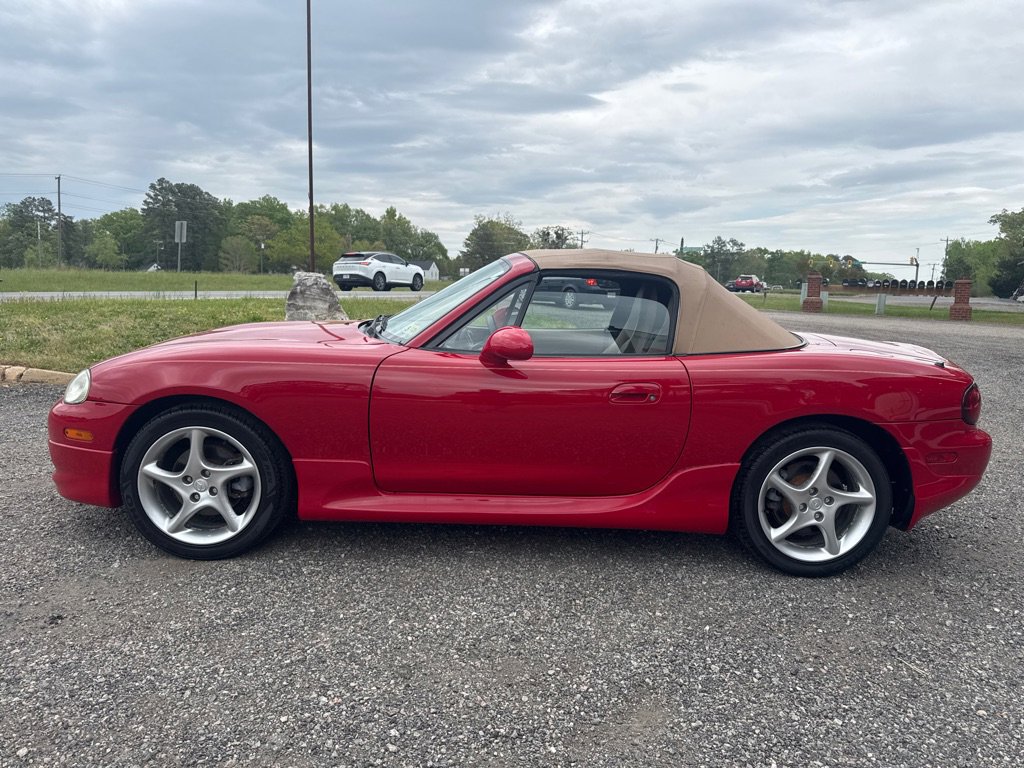 Used 2001 MAZDA MX-5 Miata RWD image 6