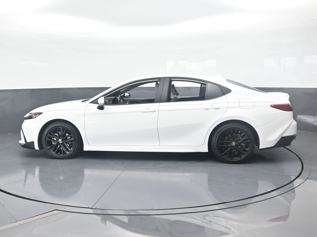 Used 2026 Toyota Camry SE w/ Convenience Package image 3