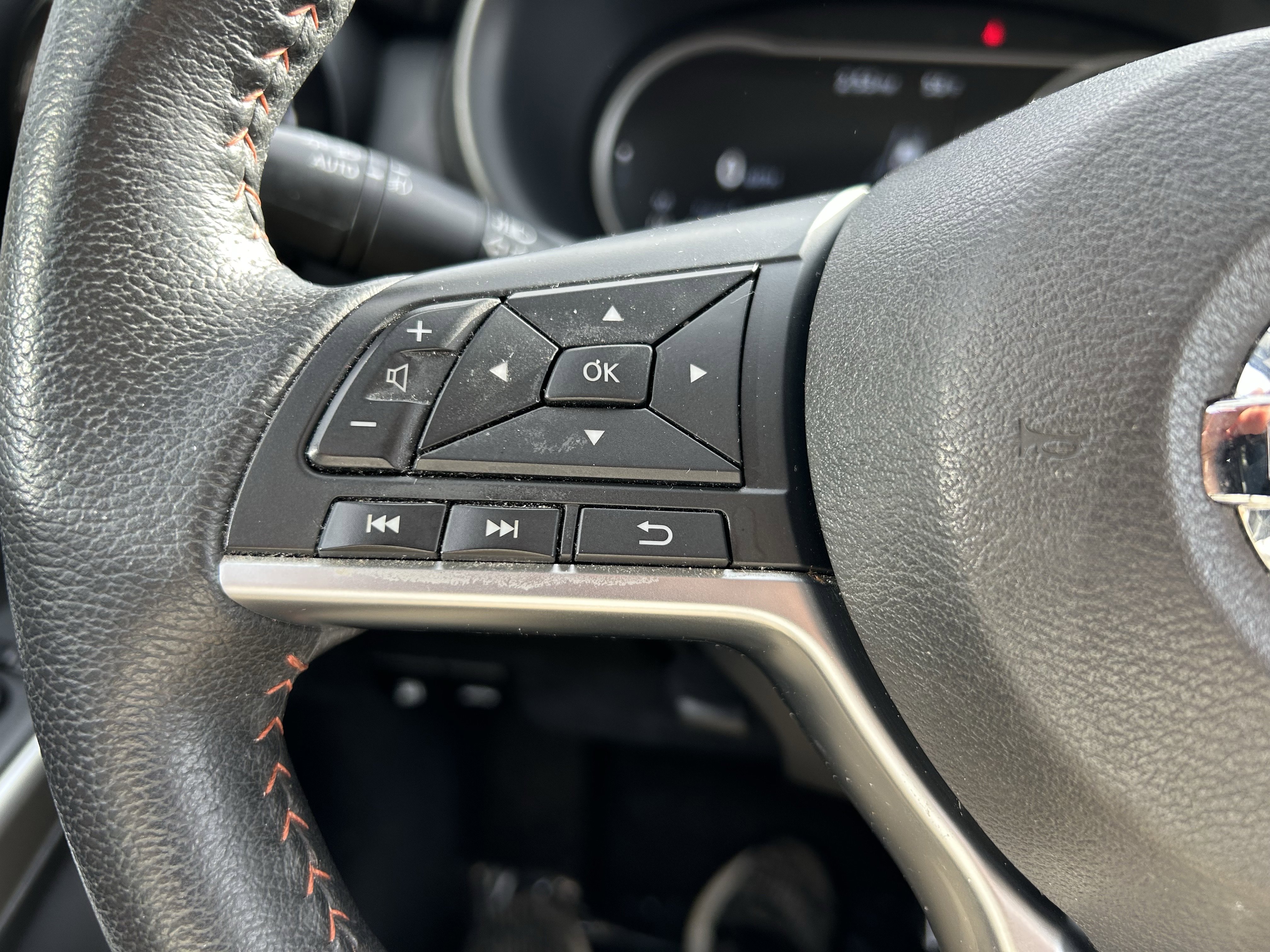 Used 2020 Nissan Kicks SR image 18