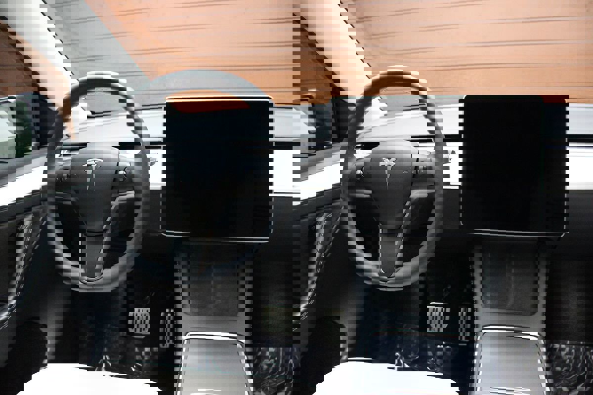 Used 2023 Tesla Model Y Long Range image 16