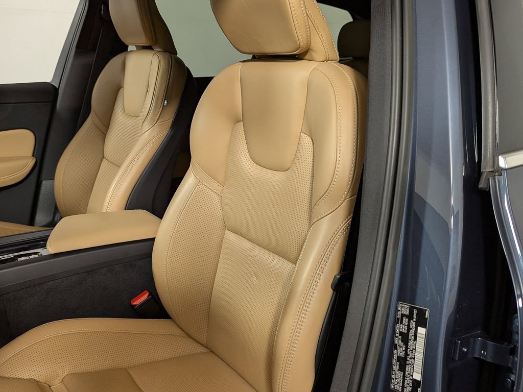 Used 2023 Volvo XC60 B5 Ultimate w/ Climate Package image 18