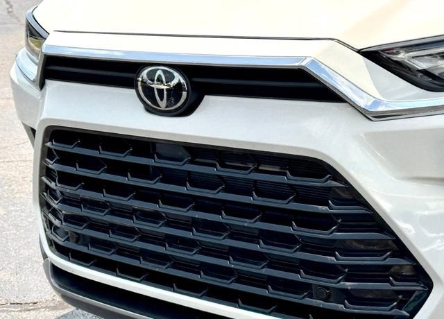 Used 2024 Toyota Grand Highlander AWD Hybrid image 7