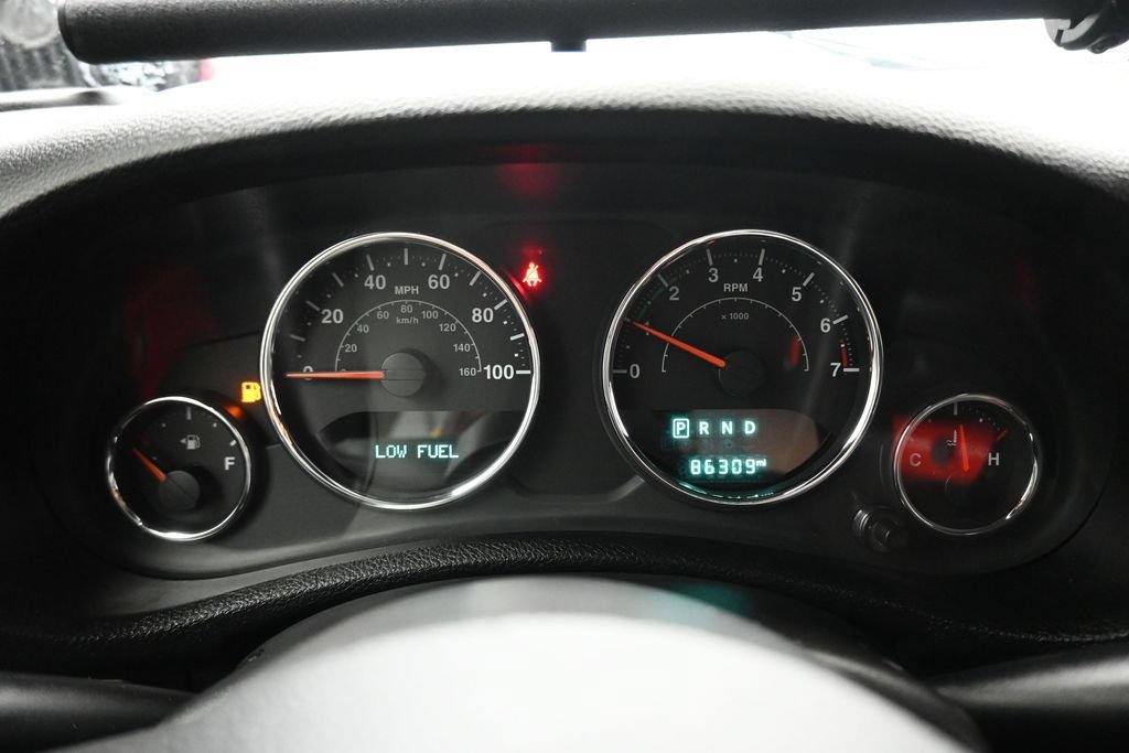 Used 2016 Jeep Wrangler Unlimited Rubicon w/ Connectivity Group AWD/4WD image 13