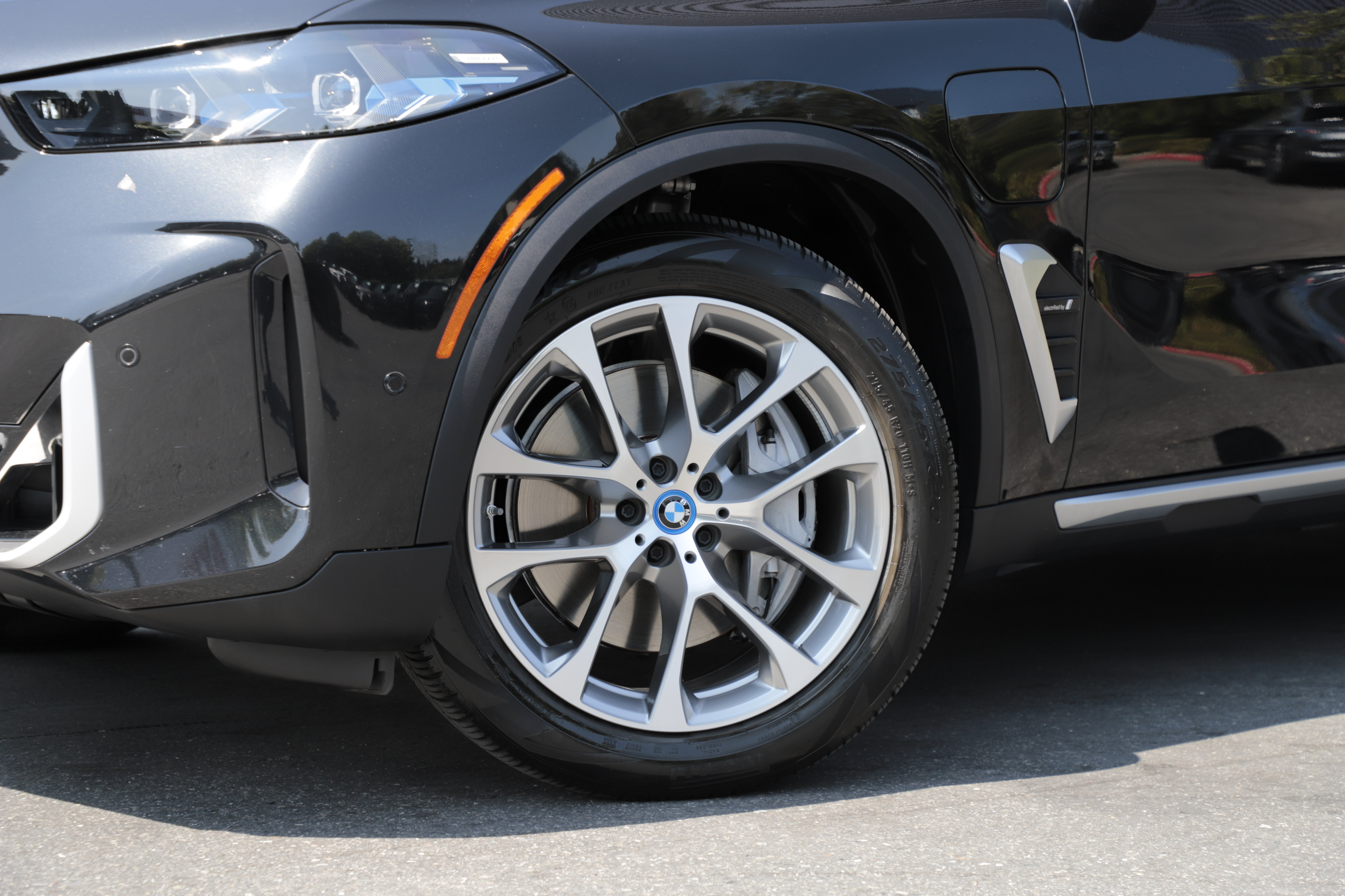 Used 2024 BMW X5 xDrive50e w/ Premium Package AWD/4WD image 2