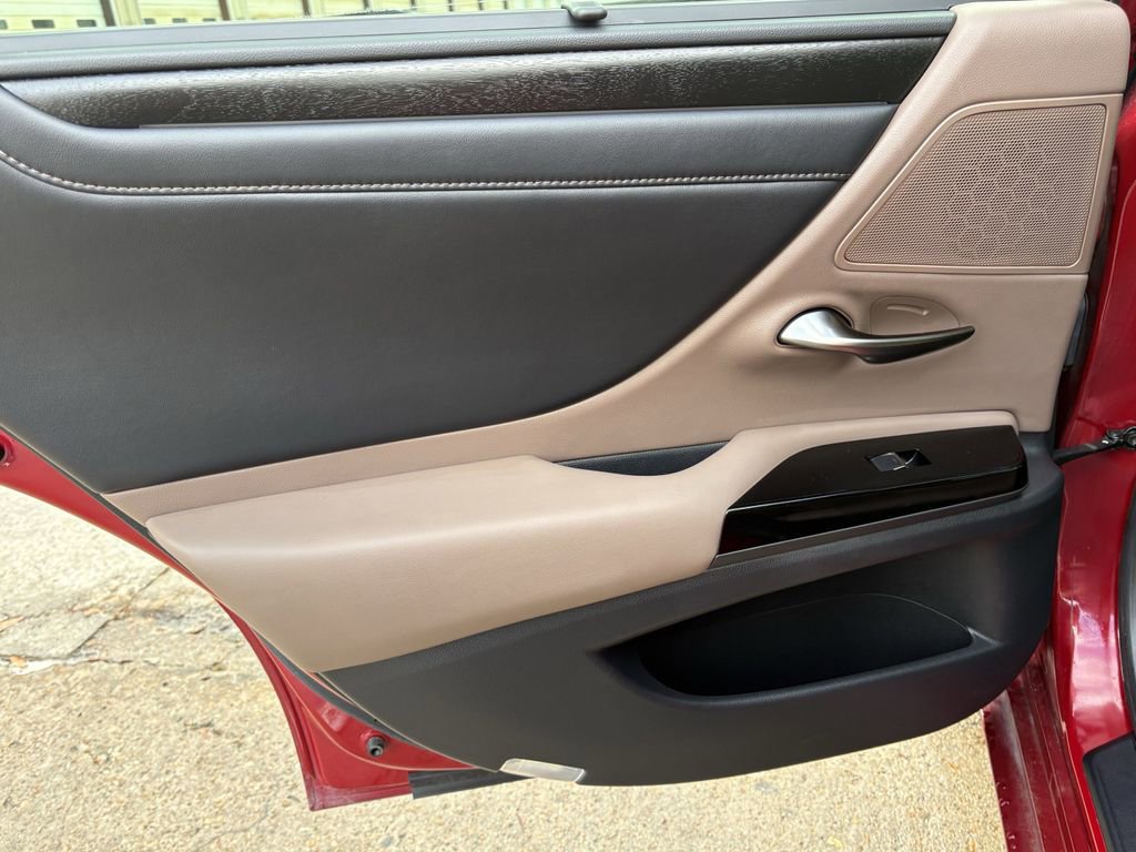 Used 2023 Lexus ES 350 Ultra Luxury w/ Accessory Package (Z2) image 22