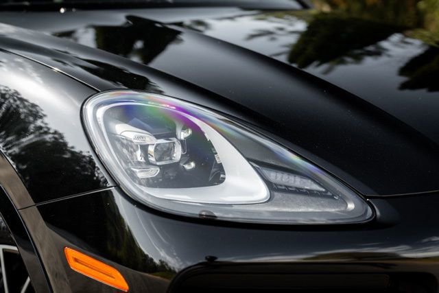 Used 2023 Porsche Cayenne Platinum Edition image 8