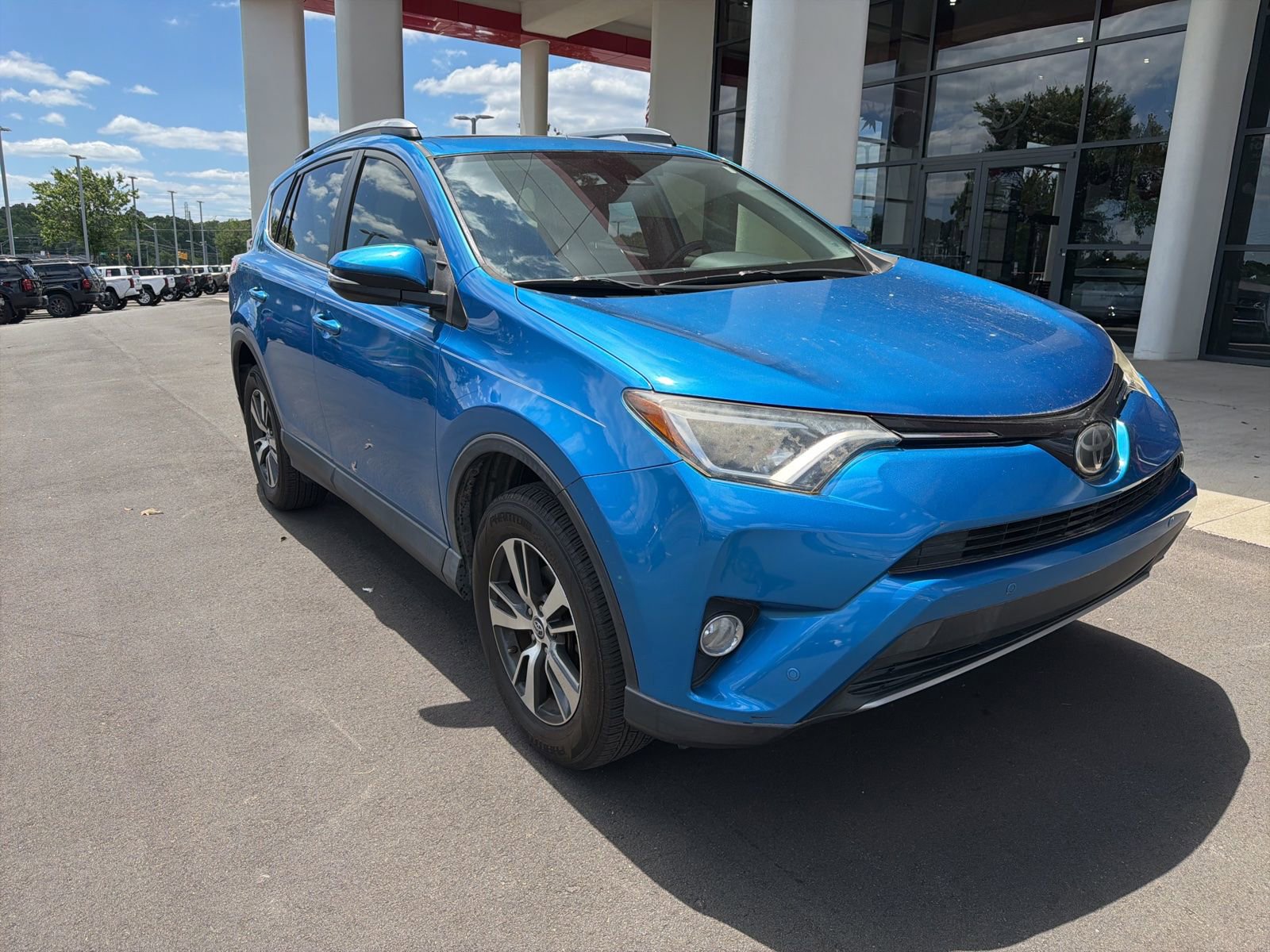 Used 2017 Toyota RAV4 XLE FWD image 2