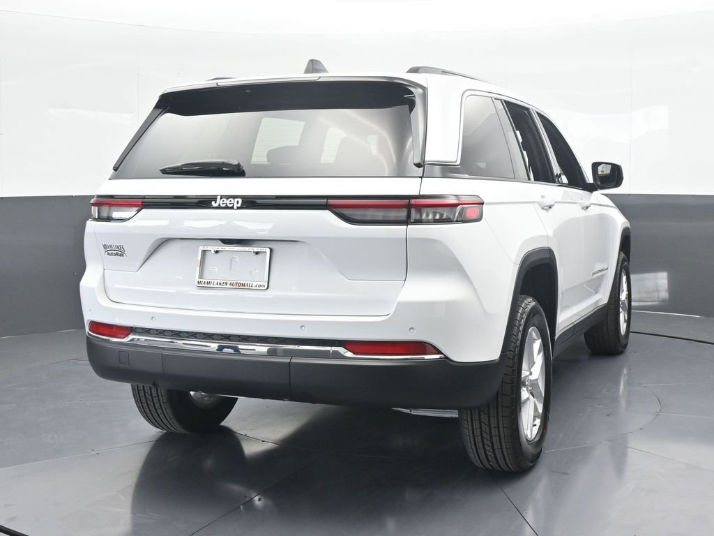 New 2025 Jeep Grand Cherokee Laredo RWD image 5