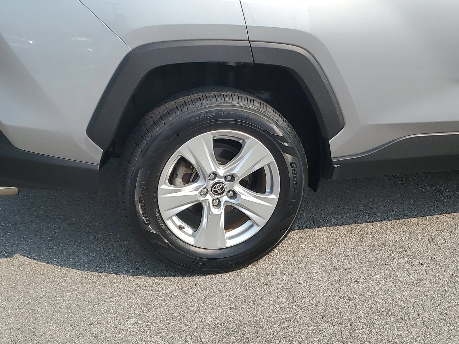 Certified 2021 Toyota RAV4 XLE FWD image 5