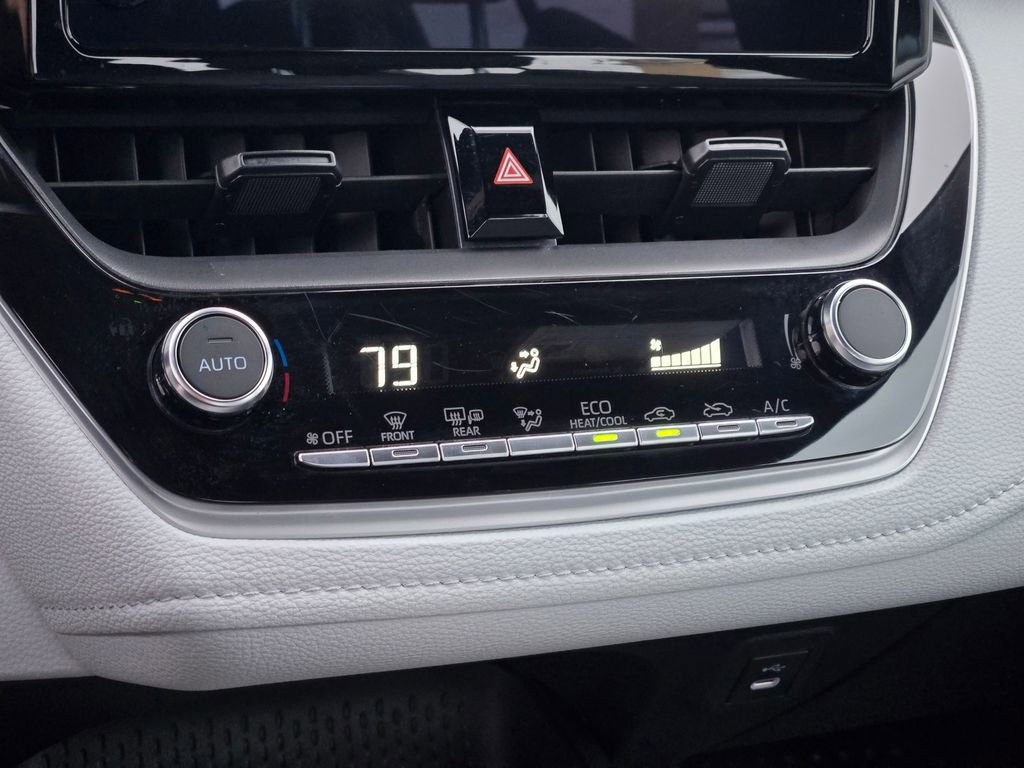 Used 2025 Toyota Corolla SE image 31