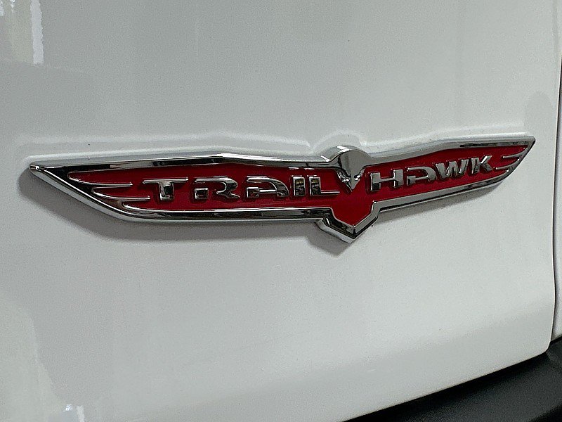 Used 2017 Jeep Cherokee Trailhawk w/ Cold Weather Group AWD/4WD image 31