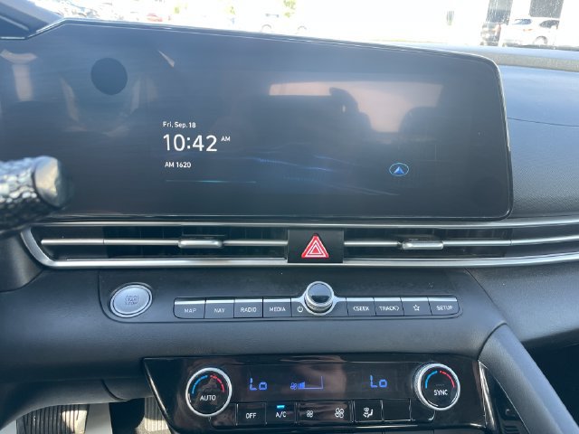 Used 2025 Hyundai Elantra SEL FWD image 13