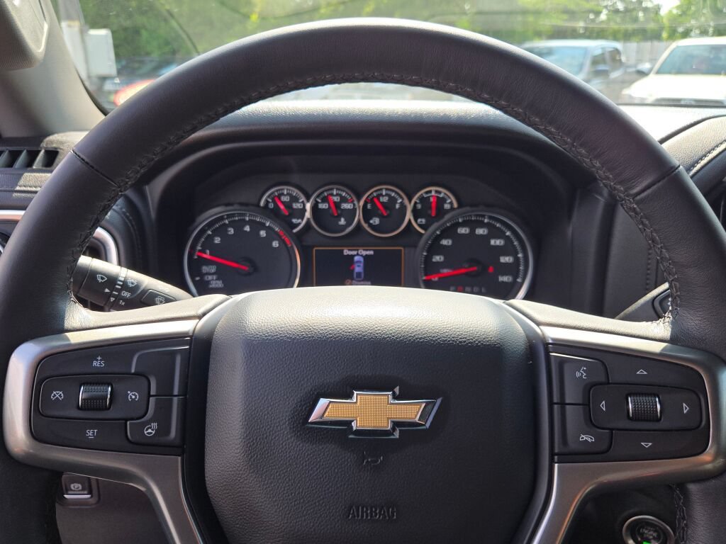 Used 2022 Chevrolet Silverado 1500 LT AWD/4WD image 36