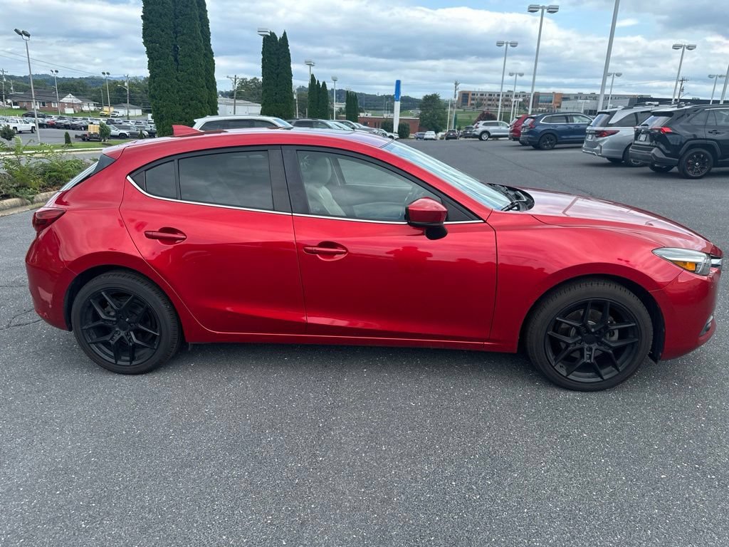 Used 2018 MAZDA MAZDA3 Grand Touring w/ Premium Equipment Package FWD image 4