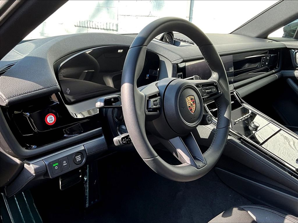 Used 2025 Porsche Panamera 4 image 4