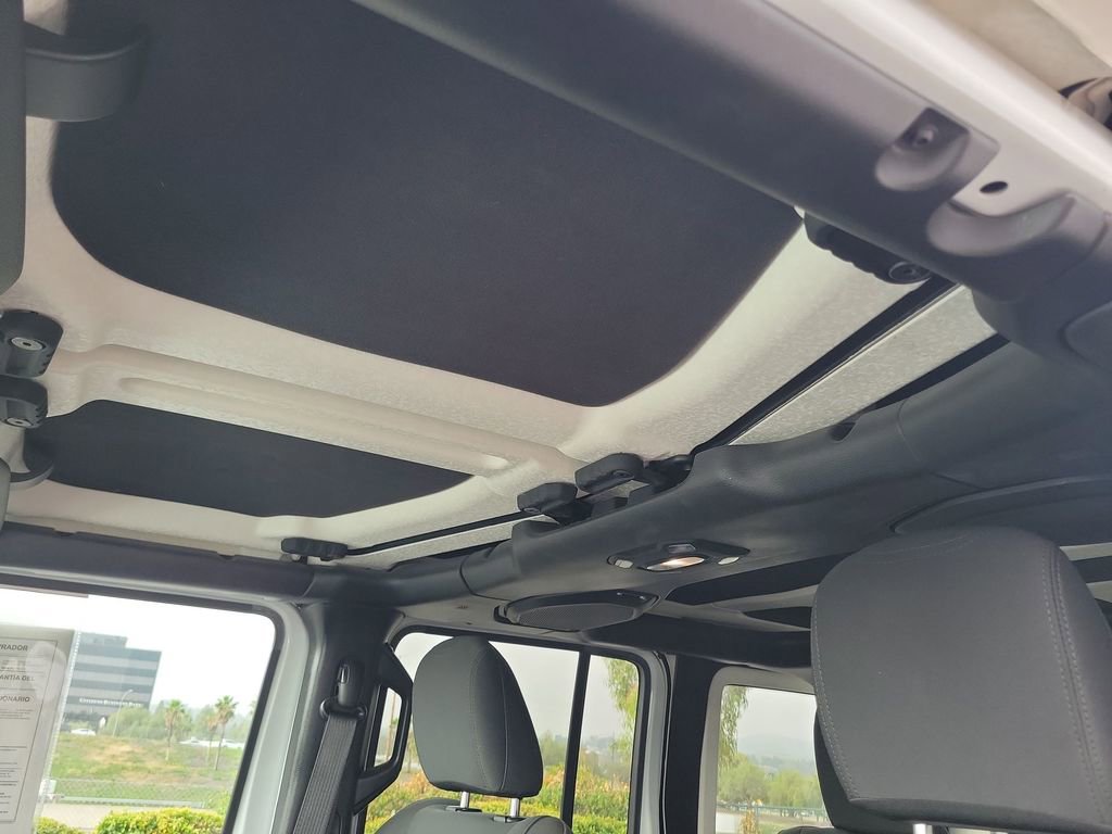 Used 2018 Jeep Wrangler Unlimited Sport S image 18