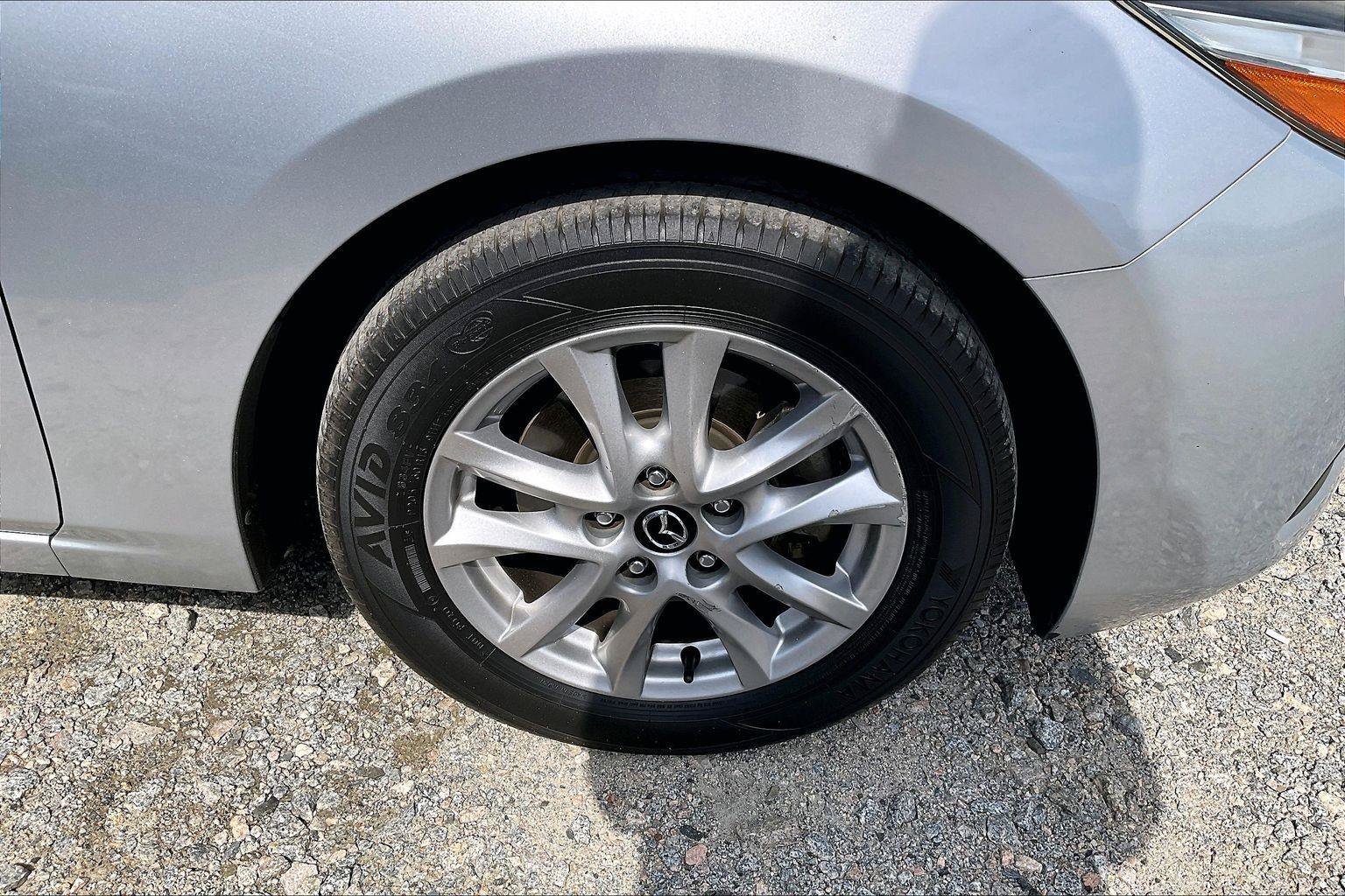 Used 2017 MAZDA MAZDA3 Sport w/ Preferred Equipment Package FWD image 7