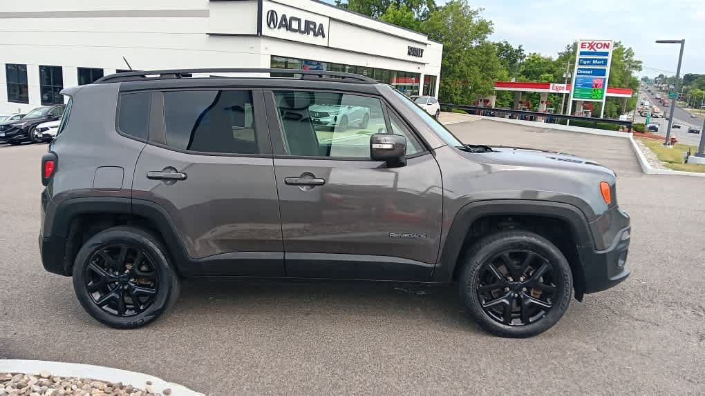 Used 2016 Jeep Renegade Latitude AWD/4WD image 6
