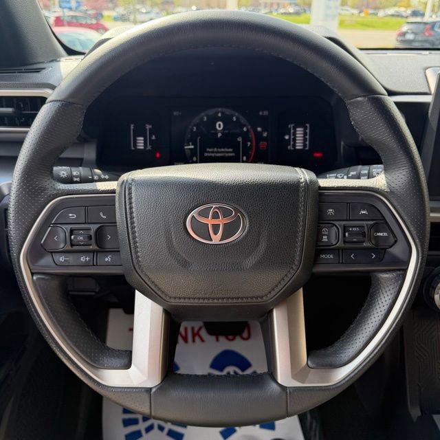 Used 2025 Toyota 4Runner SR5 AWD/4WD image 16