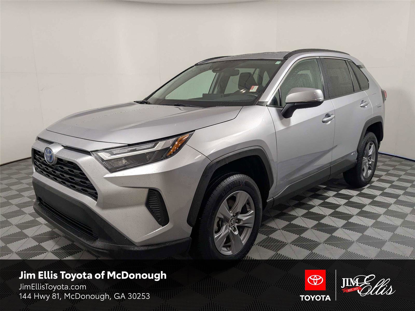 Used 2023 Toyota RAV4 XLE AWD/4WD image 1