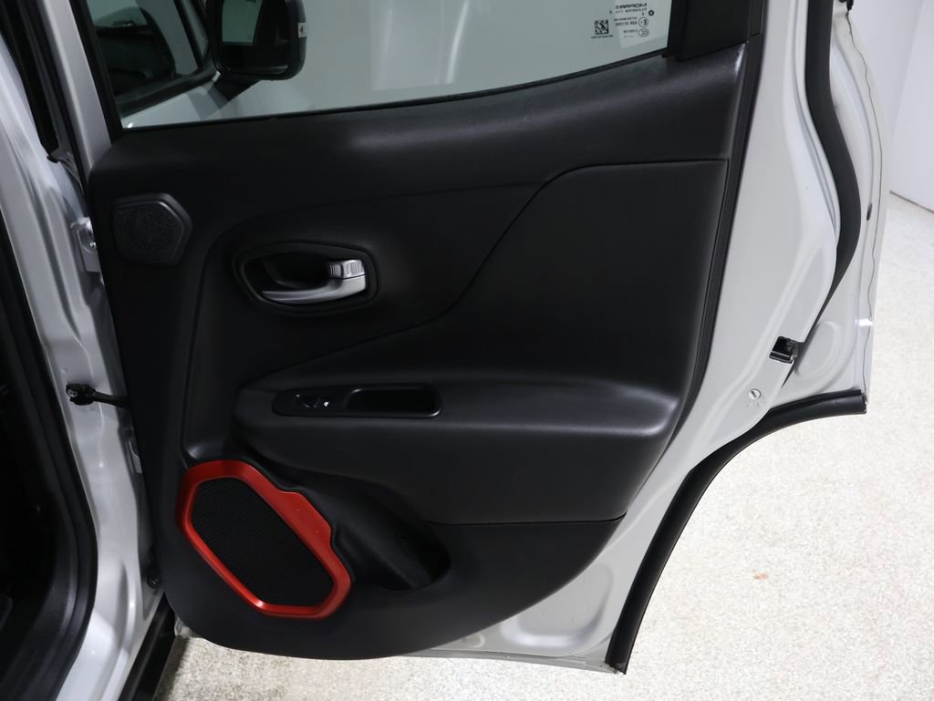 Used 2015 Jeep Renegade Trailhawk image 21