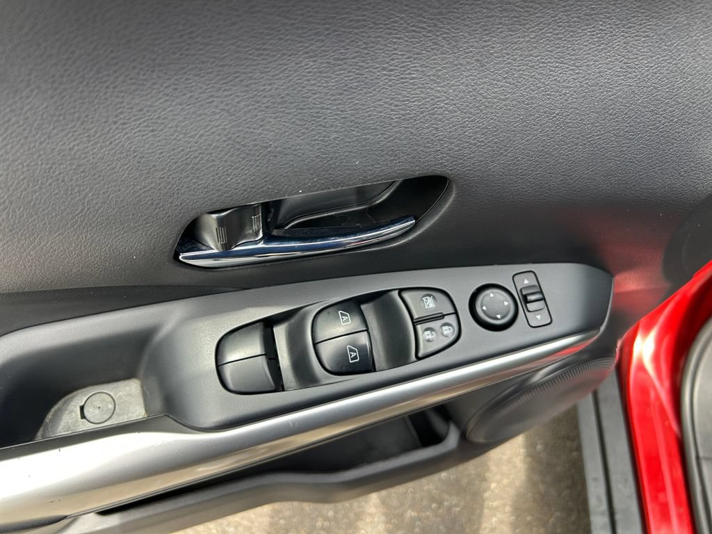 Used 2019 Nissan Kicks SR w/ SR Premium Package FWD image 23