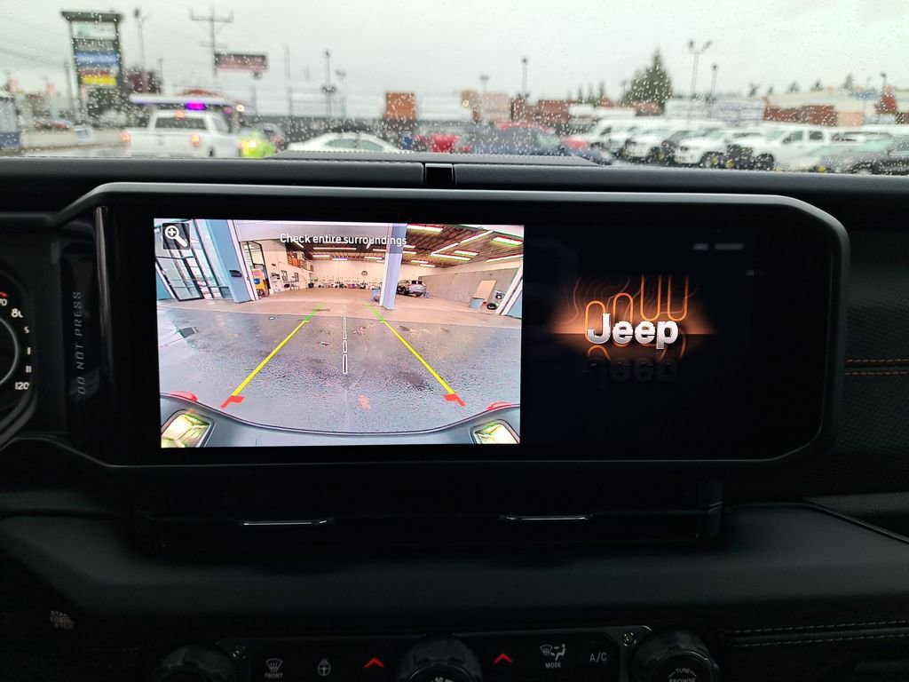 Used 2025 Jeep Gladiator Mojave w/ Convenience Group image 24