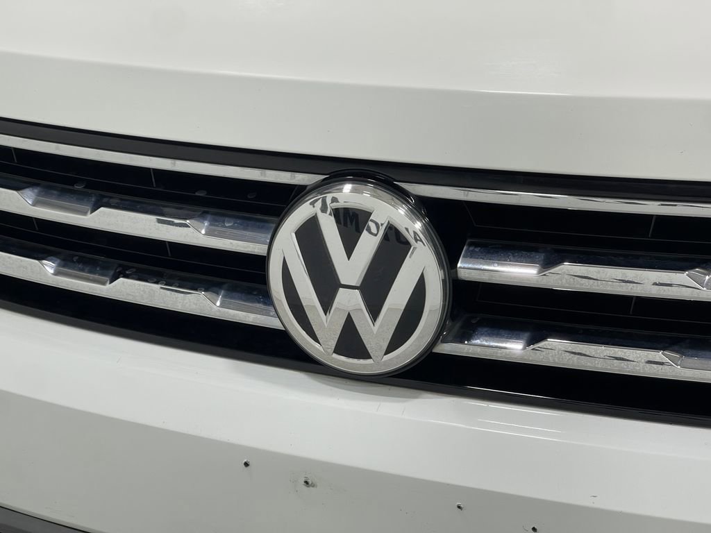 Used 2020 Volkswagen Tiguan SEL image 38