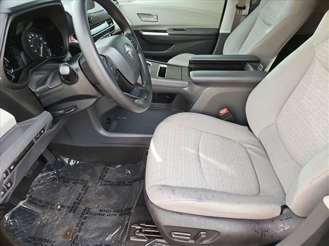 Used 2023 Toyota Sienna LE FWD image 21